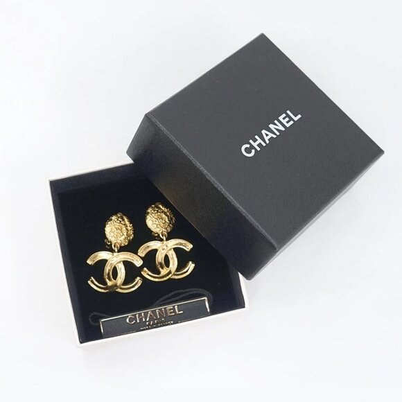 CHANEL CC Logos Dangle Vintage Clip-On Earrings Gold Tone 95A Auth w/Box #22400 - Picture 6 of 6